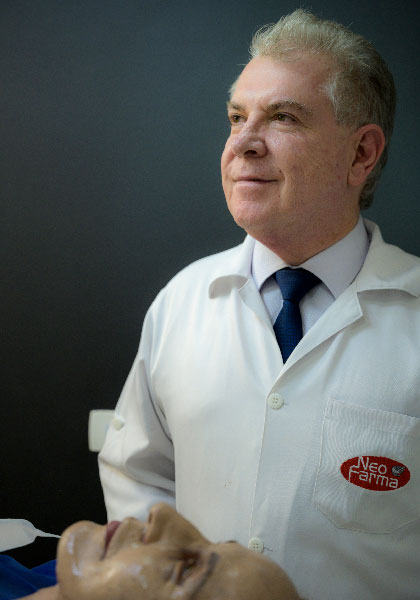 Dr. Nelson Maurício Jr., farmacêutico bioquímico e instrutor do SkinPlay School